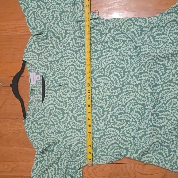 LIZ CLAIBORNE BRAND WOMEN'S GREEN AND WHITE "HEARTS" SHORT SLEEVES PULLOVER TOP - Picture 8 of 15